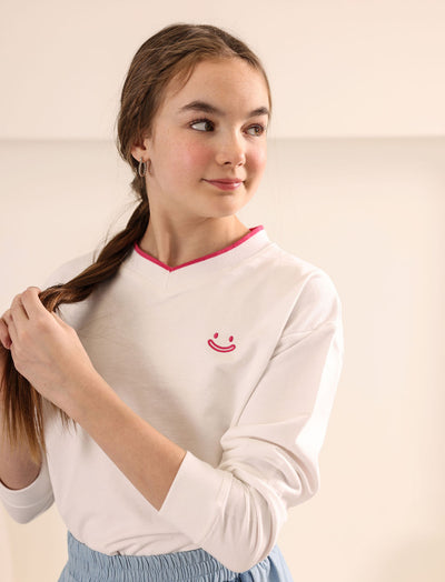 Embroidered white emblem sweatshirt by Kix